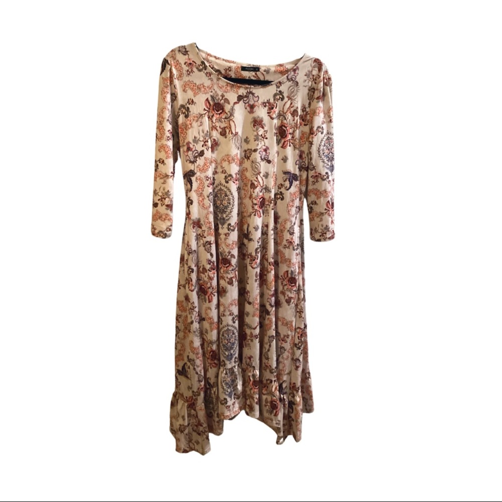 Quarter length sleeved midi dress